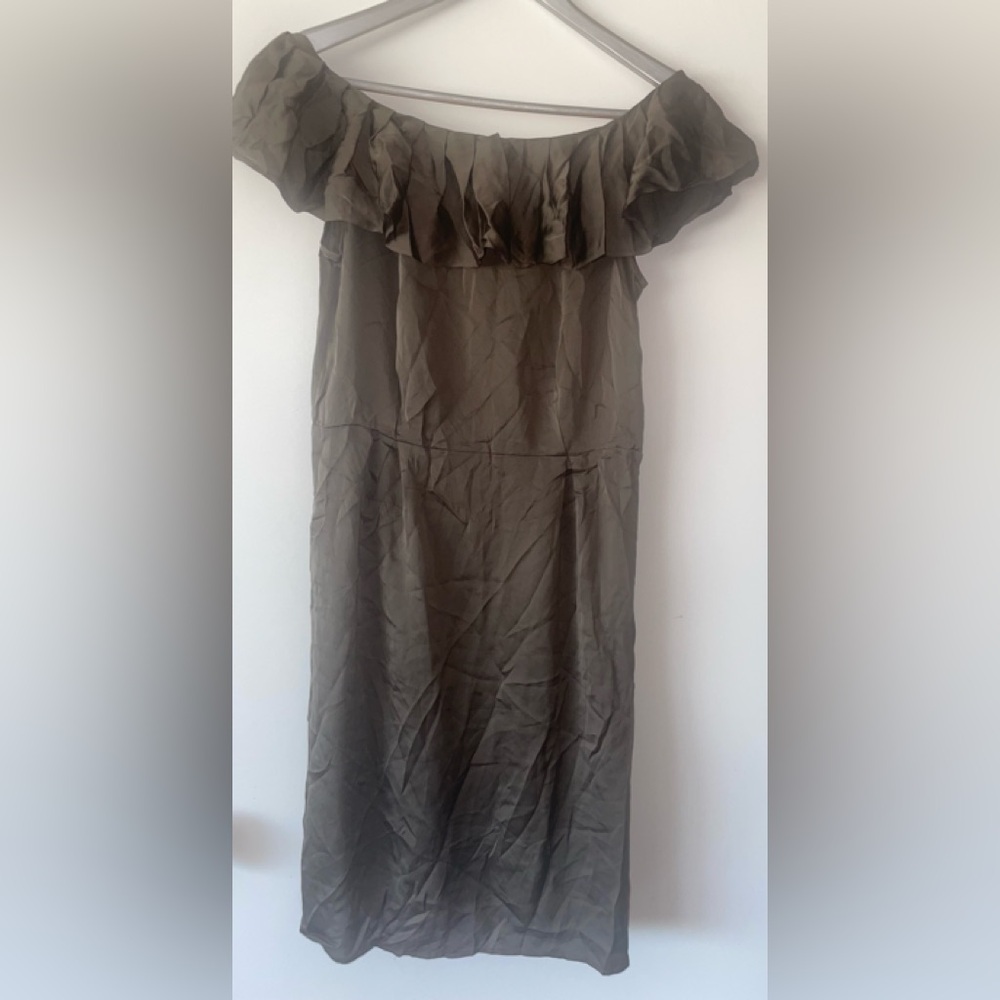 BANANA REPUBLIC WOMEN’S OFF-THE-SHOULDER RUFFLE DRESS SOLID COLOR SIZE 6 SILK